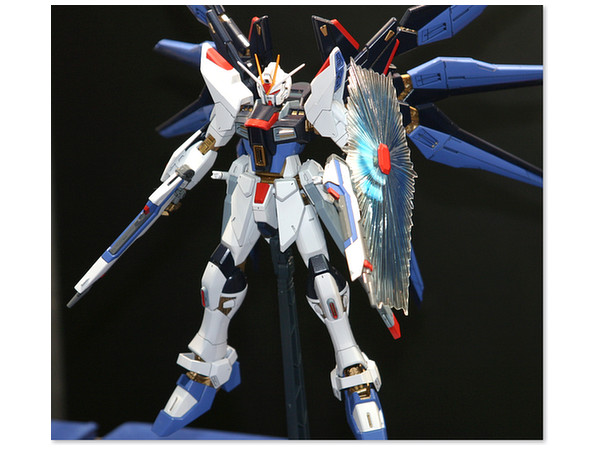 1/100 MG Strike Freedom Gundam Full Burst Mode